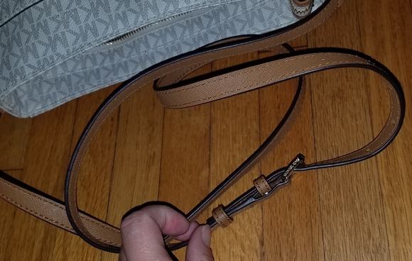 Mk Jet Set Large Messager Bag Vanilla - Picture 8 of 13